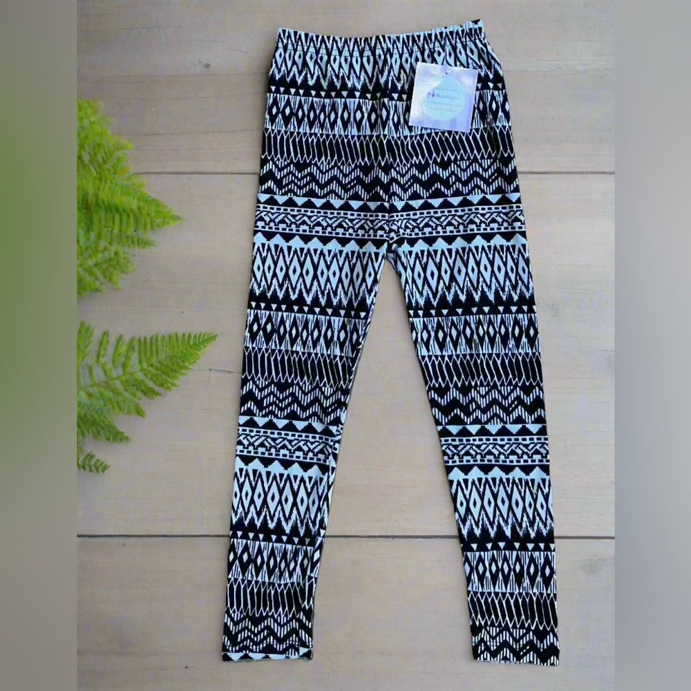 Small NEW Girls Aztec Black White Striped Leggings Kids Yoga Pants Tights